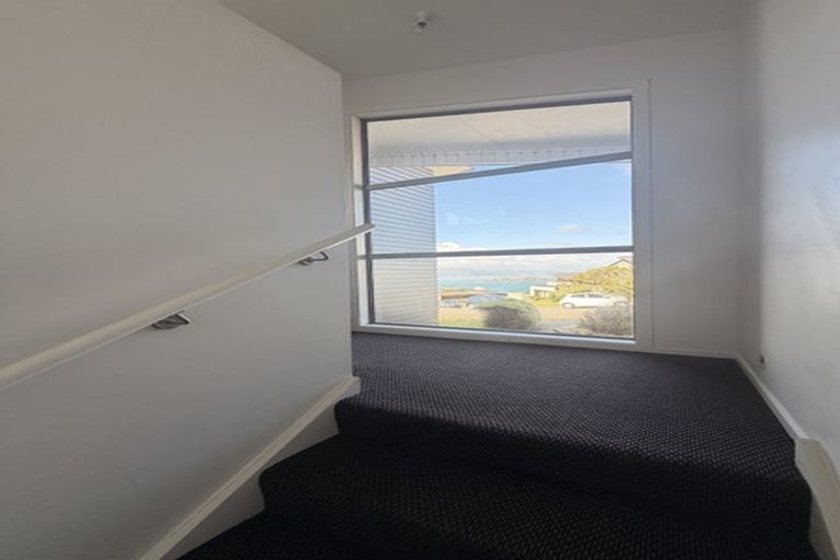 Photo of property in 11 Bendigo Grove, Newlands, Wellington, 6037