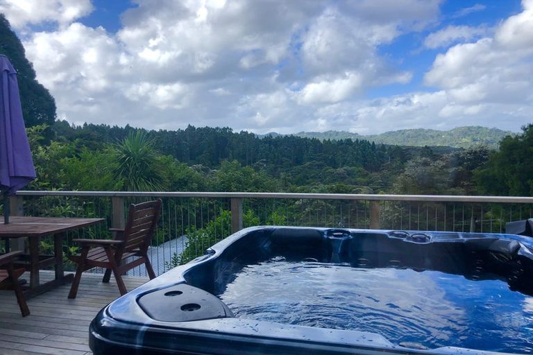 Photo of property in 57 Laingholm Drive, Laingholm, Auckland, 0604