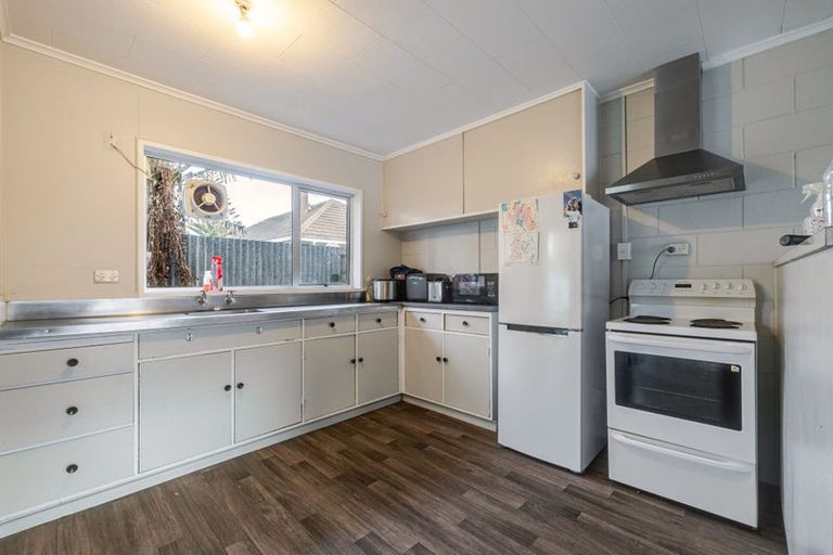 Photo of property in 3 Seddon Street, Takaro, Palmerston North, 4412