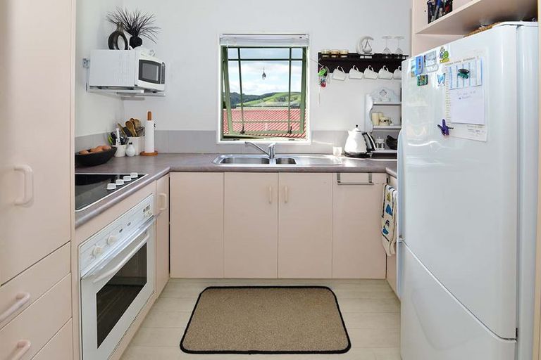 Photo of property in 12 Rautawhiri Road, Helensville, 0800