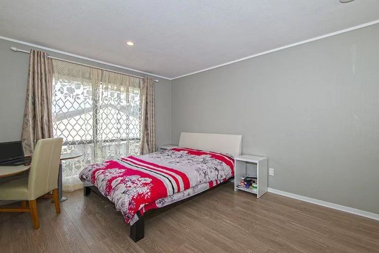 Photo of property in 8 De Quincey Terrace, Highland Park, Auckland, 2010