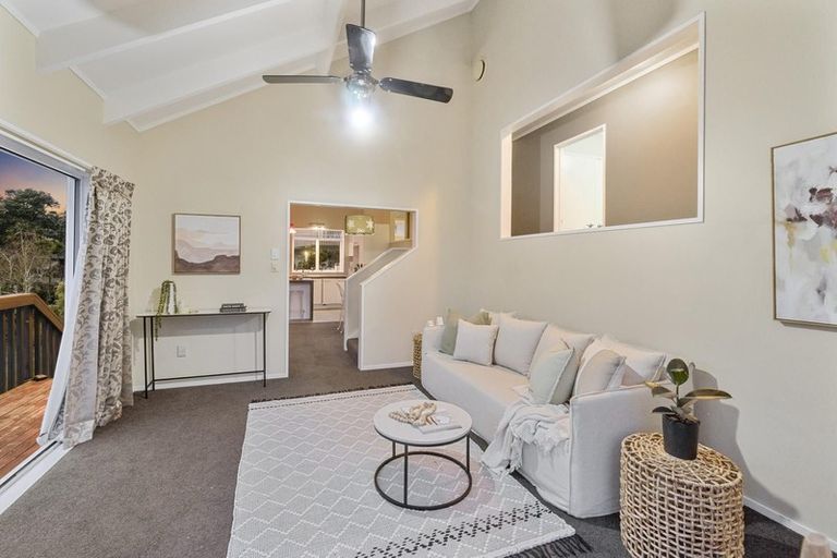 Photo of property in 2/9 Lynngate Place, Hillcrest, Auckland, 0627