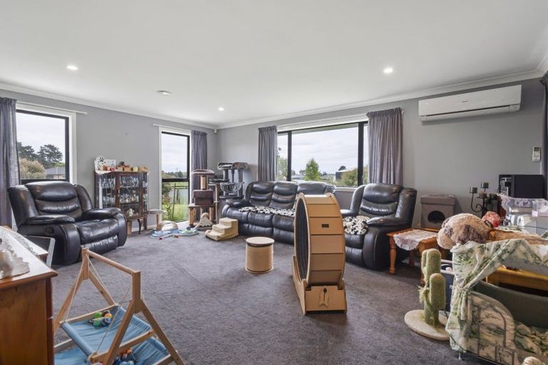 Photo of property in 12 Highland View Drive, Tokomaru, Palmerston North, 4474