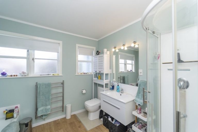 Photo of property in 30 Oxford Street, Martinborough, 5711