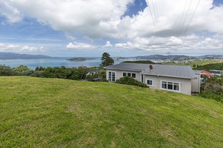 Photo of property in 109 Black Rock Road, Newlands, Wellington, 6037