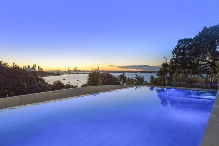 Photo of property in 92 Paritai Drive, Orakei, Auckland, 1071