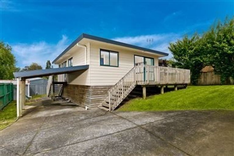 Photo of property in 12a Firle Place, Green Bay, Auckland, 0604
