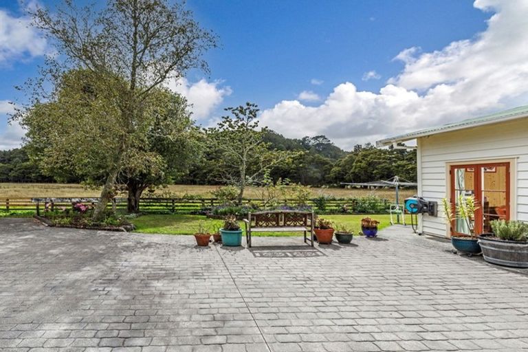 Photo of property in 930 Kahikatea Flat Road, Waitoki, Kaukapakapa, 0871