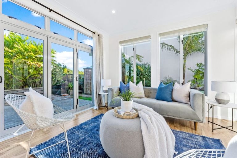 Photo of property in 11f Clearwater Cove, West Harbour, Auckland, 0618