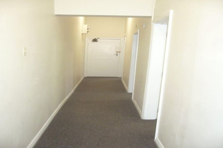 Photo of property in 4 Hawker Street, Mount Victoria, Wellington, 6011