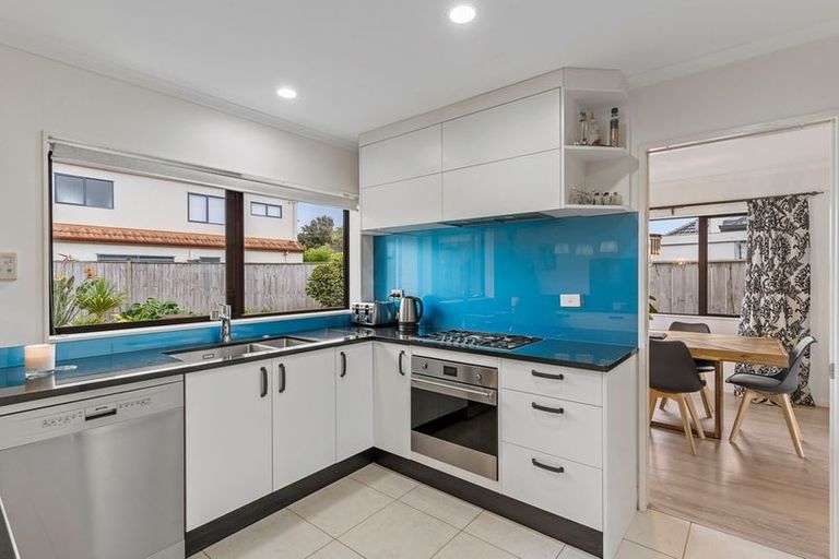 Photo of property in 62 Thornbury Crescent, East Tamaki Heights, Auckland, 2016