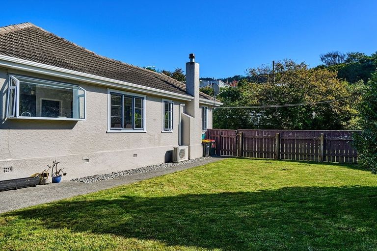 Photo of property in 280 Main Road, Tawa, Wellington, 5028