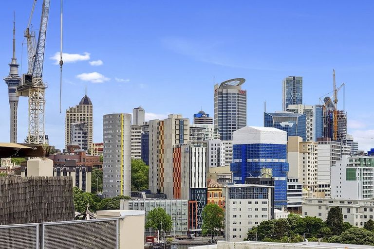 Photo of property in Zenith Apartments, 402/10 Fox Street, Parnell, Auckland, 1052