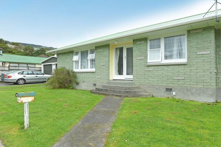 Photo of property in 12/11 Glen Alice Grove, Naenae, Lower Hutt, 5011