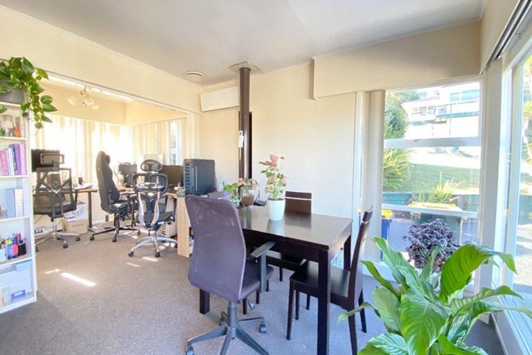 Photo of property in 15 Woodcote Drive, Glenfield, Auckland, 0629