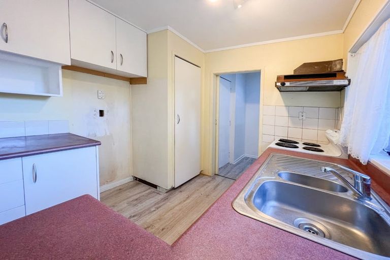 Photo of property in 5/68 Clayburn Road, Glen Eden, Auckland, 0602