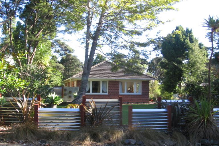 Photo of property in 26 Tawini Road, Titirangi, Auckland, 0604