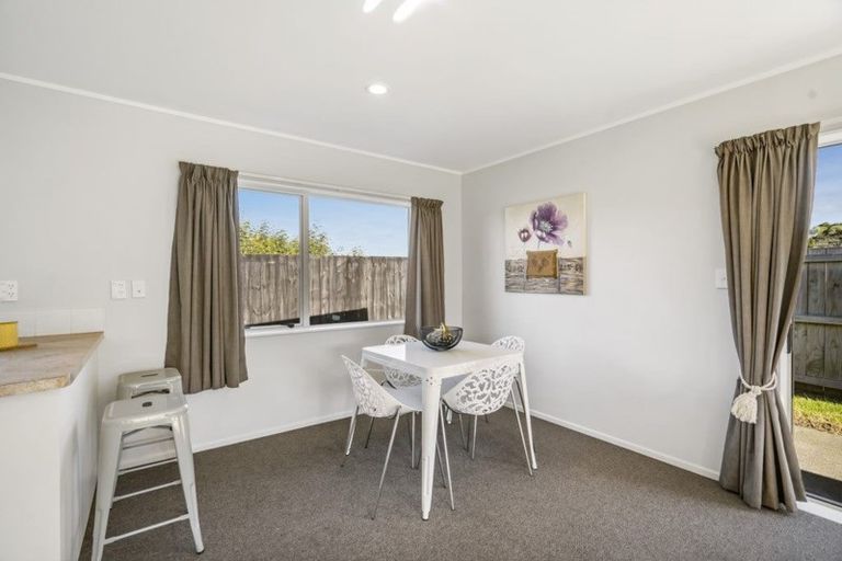 Photo of property in 15 Hocken Place, Mangere Bridge, Auckland, 2022