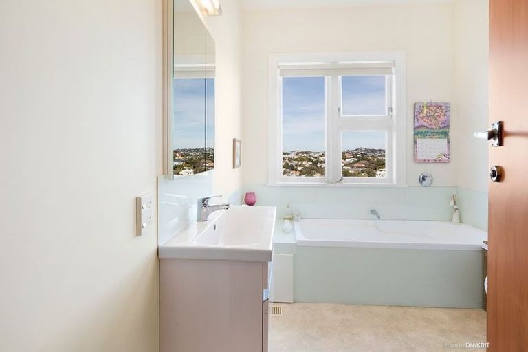 Photo of property in 47 Harbour View Road, Northland, Wellington, 6012