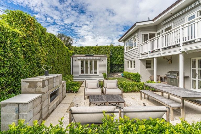 Photo of property in 195 Hurstmere Road, Takapuna, Auckland, 0622