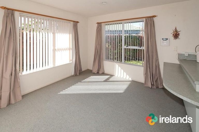 Photo of property in 2/4 Mull Place, Broomfield, Christchurch, 8042
