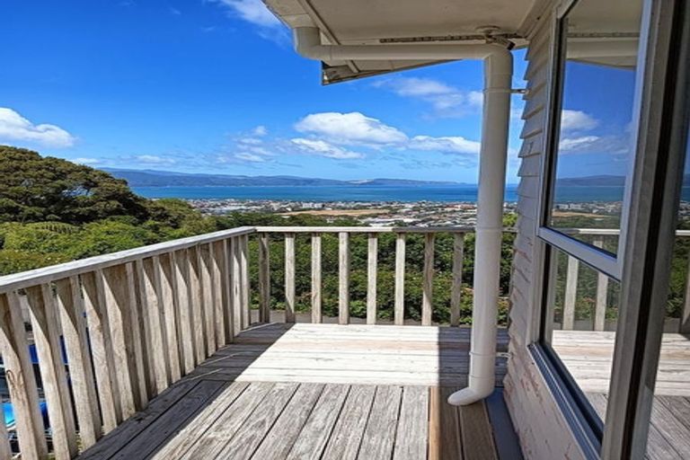 Photo of property in 7 Hibiscus Grove, Maungaraki, Lower Hutt, 5010