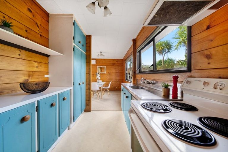 Photo of property in 2/72 Aeroview Drive, Beach Haven, Auckland, 0626