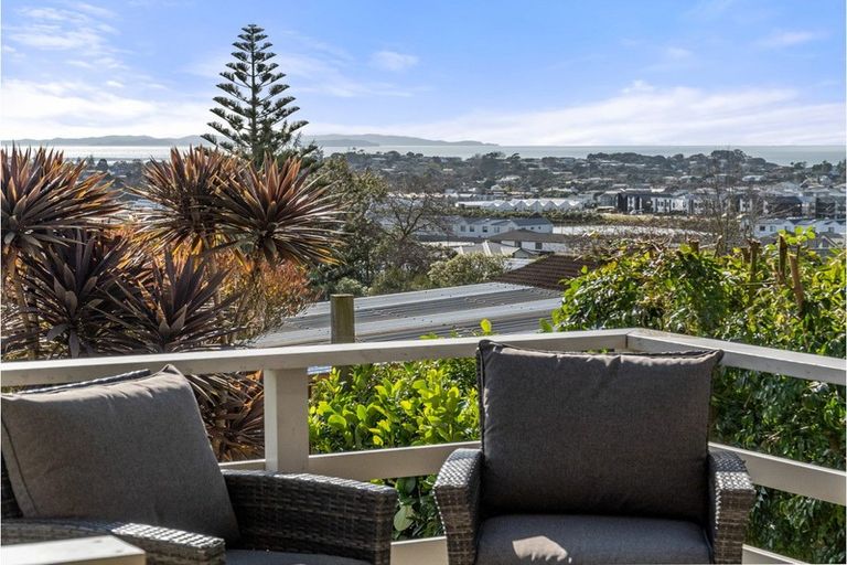 Photo of property in 30 Whangaparaoa Road, Red Beach, 0932