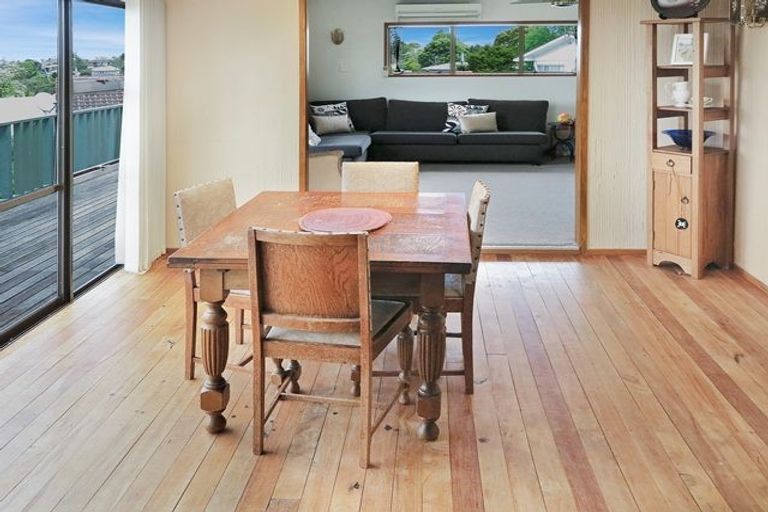 Photo of property in 39 Chatsworth Crescent, Pakuranga Heights, Auckland, 2010