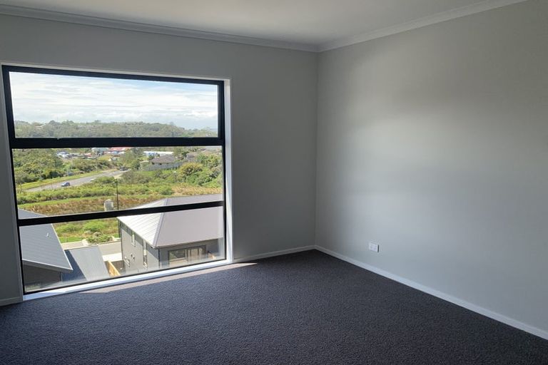 Photo of property in 15 William Calvert Drive, Swanson, Auckland, 0614