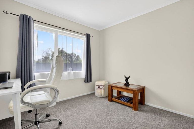 Photo of property in 23 Raabia Close, Parakai, 0830