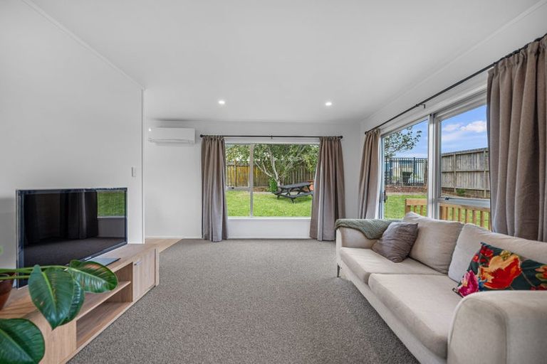Photo of property in 2/131 Lynn Road, Bayview, Auckland, 0629