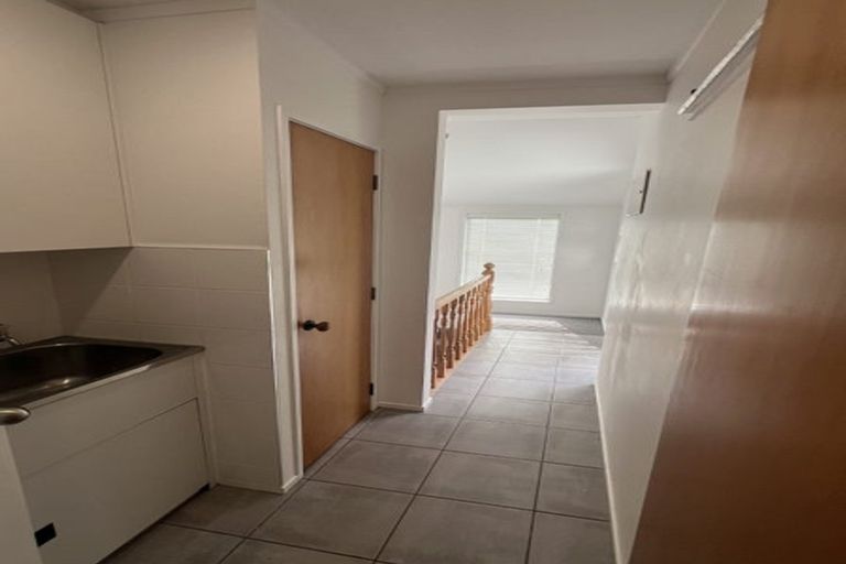 Photo of property in 28 Goodwood Drive, Goodwood Heights, Auckland, 2105