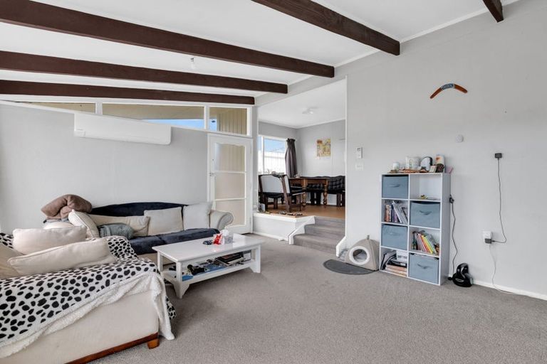 Photo of property in 18a Sylvan Crescent, Te Atatu South, Auckland, 0610