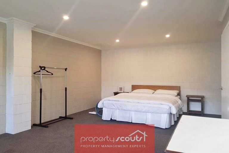 Photo of property in 10 Lindaver Grove, Merrilands, New Plymouth, 4312