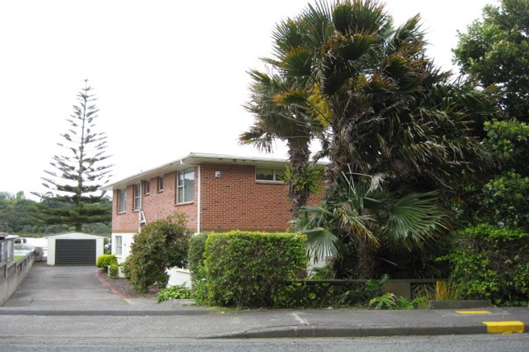 Photo of property in 17 Weranui Road, Waiwera, 0994