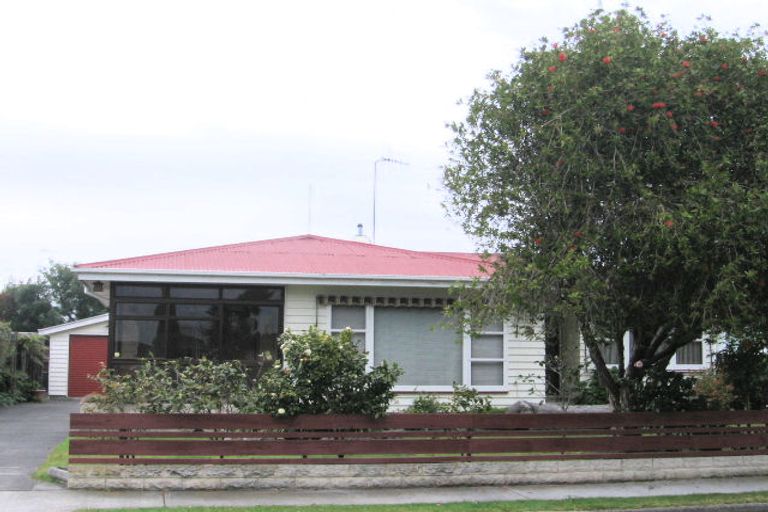Photo of property in 17 Henderson Crescent, Onekawa, Napier, 4110