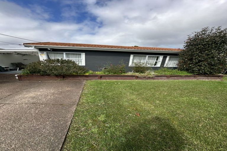 Photo of property in 37 Roberts Road, Te Atatu South, Auckland, 0610