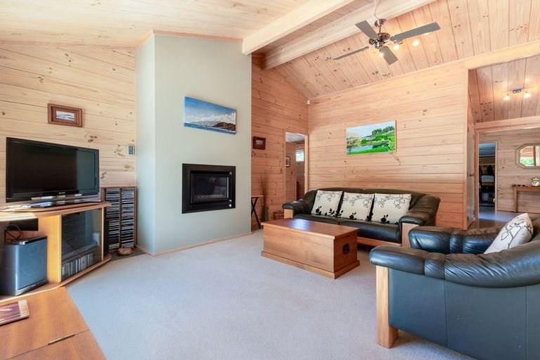 Photo of property in 27 Cascade Way, Paraparaumu, 5032