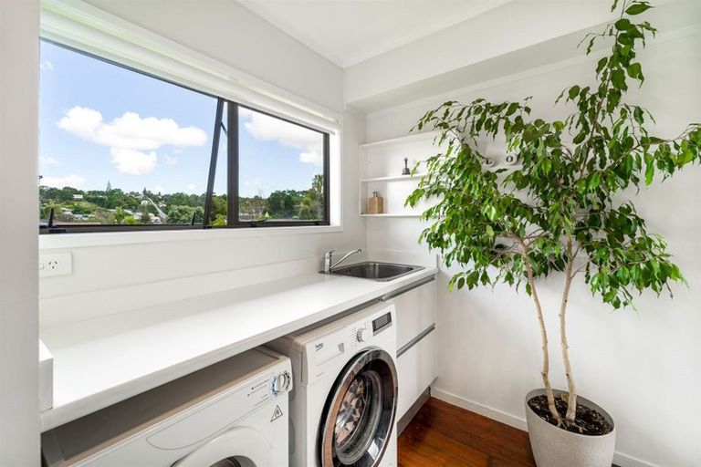 Photo of property in 27 Macnay Way, Murrays Bay, Auckland, 0630