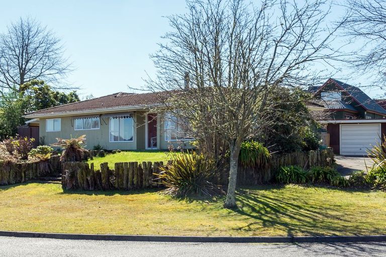 Photo of property in 16 Kenrigg Road East, Kinloch, Taupo, 3377