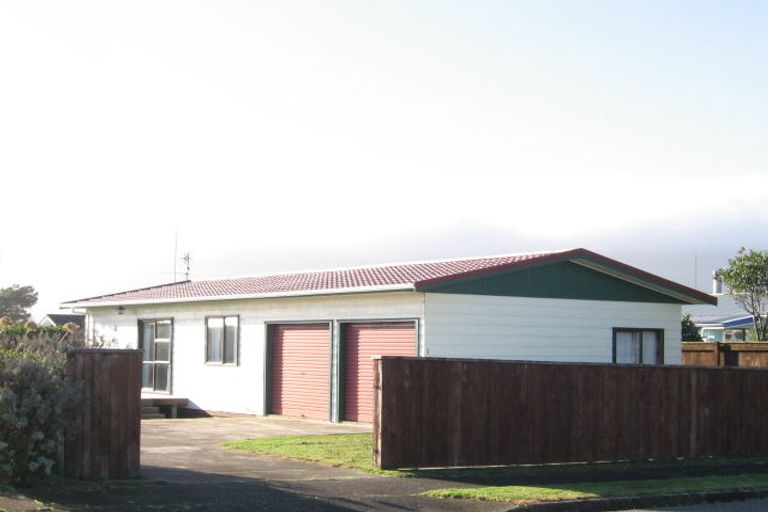 Photo of property in 3 Hodgkins Road, Waikanae Beach, Waikanae, 5036