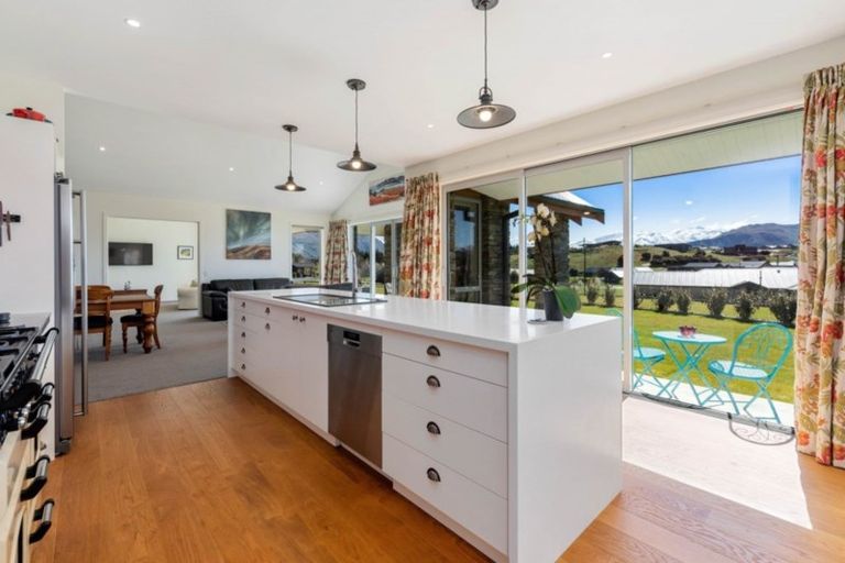 Photo of property in 2 Highfield Ridge, Wanaka, 9305