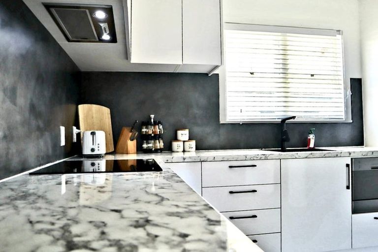 Photo of property in 1/109 Target Road, Totara Vale, Auckland, 0629