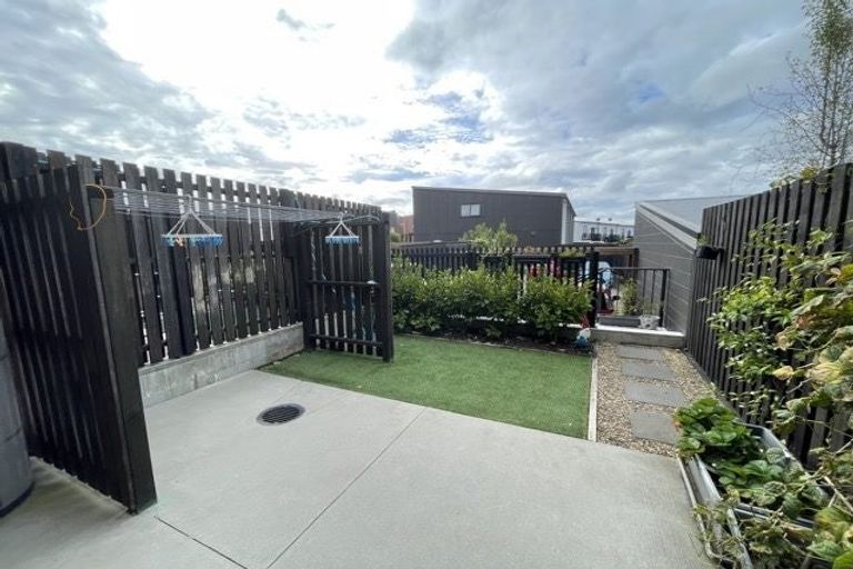Photo of property in 20 Hobsonville Point Road, Hobsonville, Auckland, 0616