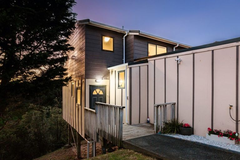 Photo of property in 16 Morere Street, Titahi Bay, Porirua, 5022