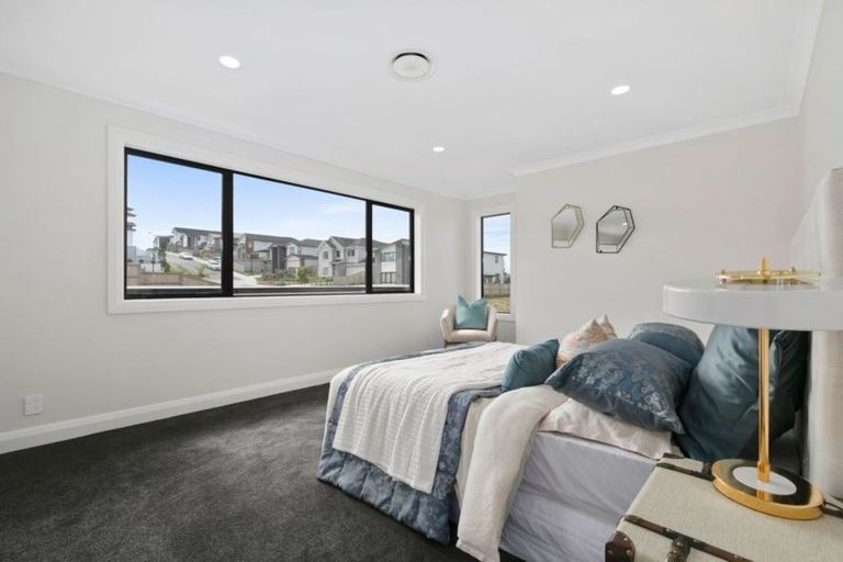 Photo of property in 13 Colliston Rise, Pinehill, Auckland, 0632