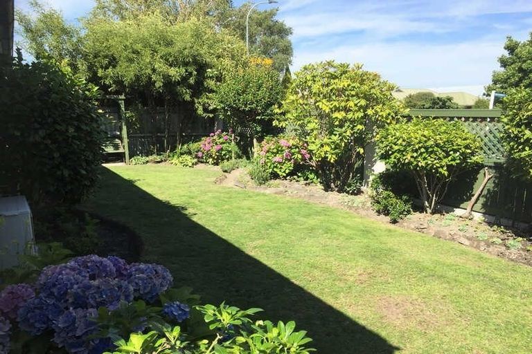 Photo of property in 102 Apsley Drive, Avonhead, Christchurch, 8042