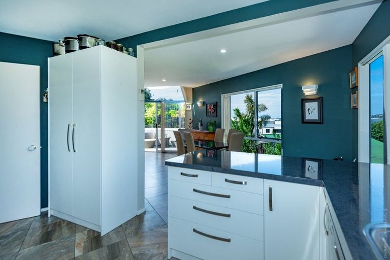 Photo of property in 9 Avoca Valley Road, Heathcote Valley, Christchurch, 8022