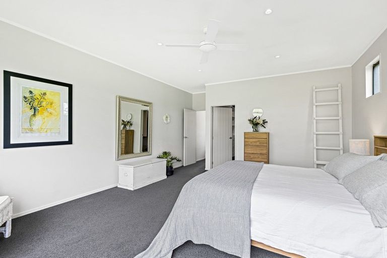 Photo of property in 30 Tamahunga Drive, Matakana, 0985